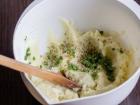 Как приготовить картофельные шарики из пюре на сковороде и в духовке?