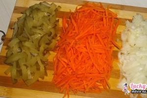 Салат Обжорка с курицей, грибами и корейской морковью: рецепты и кулинарные секреты С копченой курицей