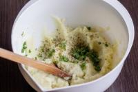 Как приготовить картофельные шарики из пюре на сковороде и в духовке?